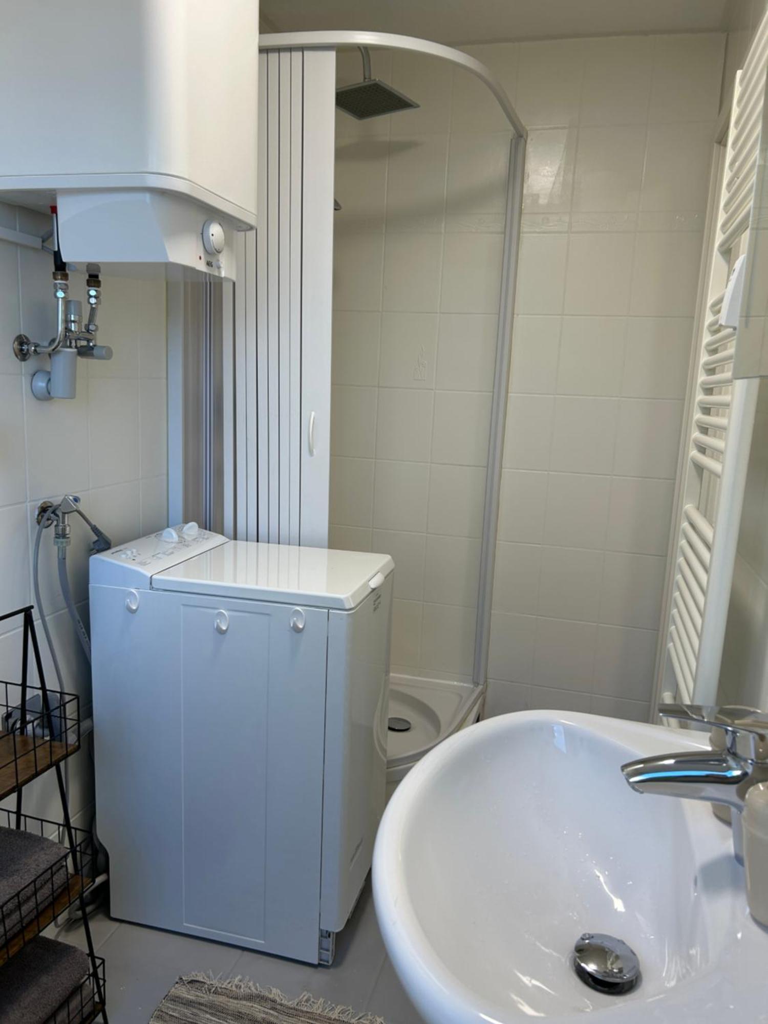 Schoene 1-Zimmer Wohnung Am Bahnhof 2 Parkplaetze Зонтхофен Экстерьер фото
